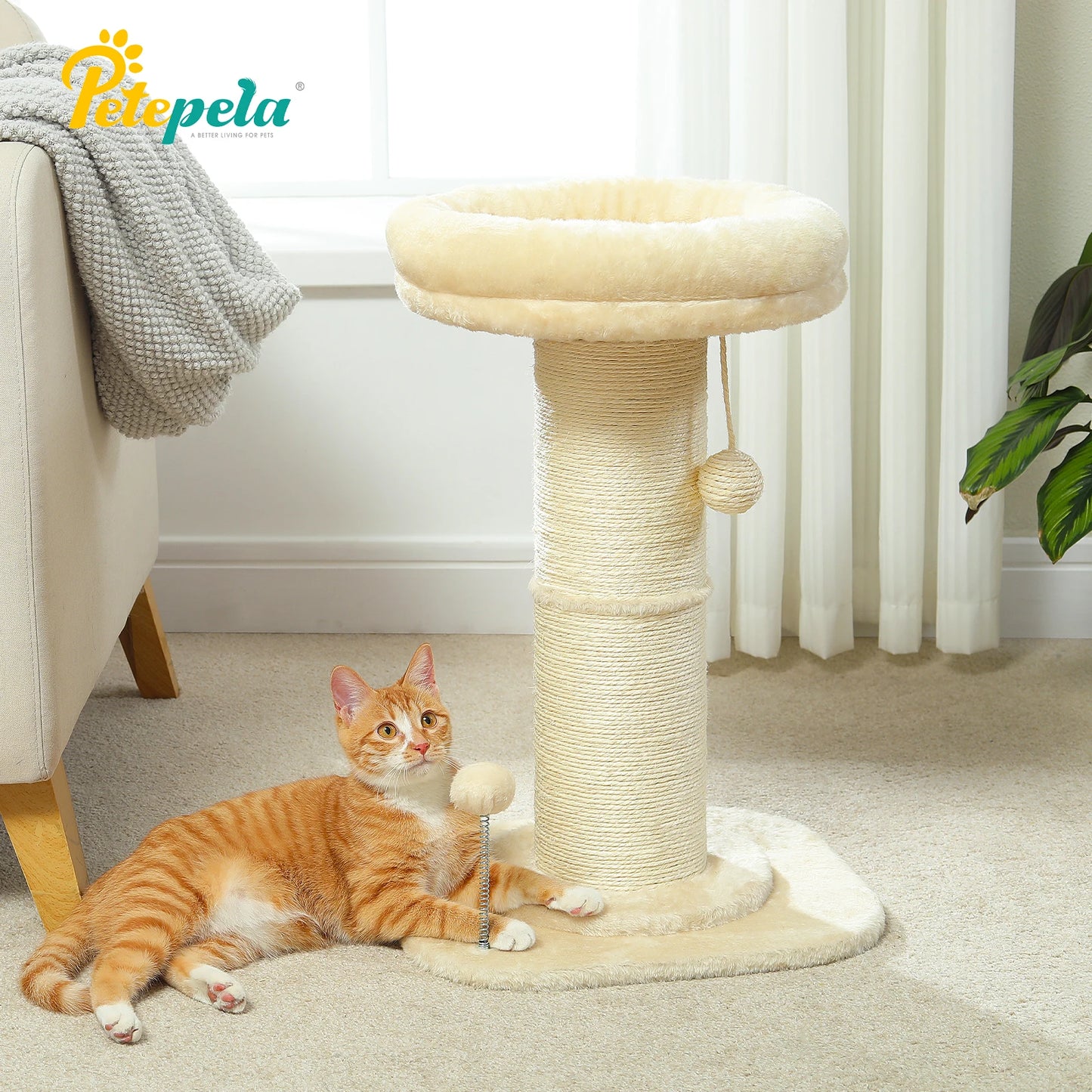 Arbre à chat fleur rose avec poteau à griffer en sisal naturel super épais, perchoir stable intérieur avec tapis et boules interactives.